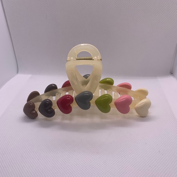 BRAND NEW Cute & Fun X-Large Beige Hair Clip w/Multicolored Hearts on Both Sides - Picture 6 of 8